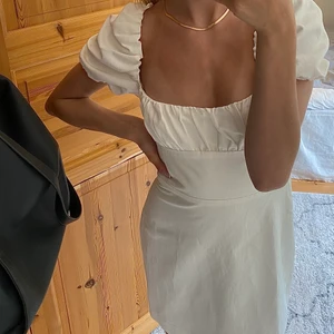 Klänning  - Jätte fin klänning från zara, aldrig använd💕+frakt