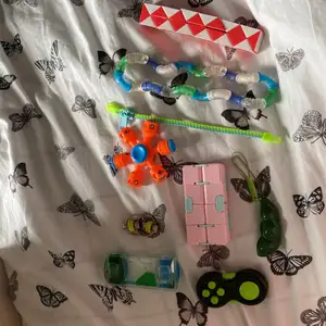 Fidget toy pack med 9 fidget toys <3 vid funderingar skriv det💕💫