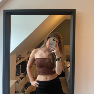 glittrig topp - jätte fin metallic glittrig topp utan band från bikbok. köparen står för frakt