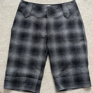 Rutiga medellånga shorts - Dem är i mycket bra skick och har aldrig använt dem.