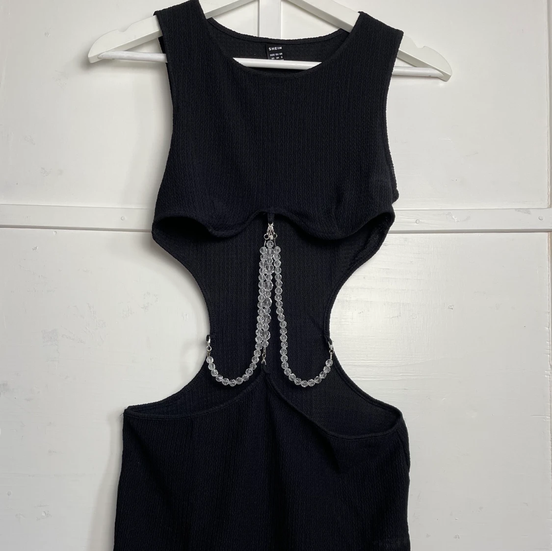 Svart klänning med pärlor  - 91