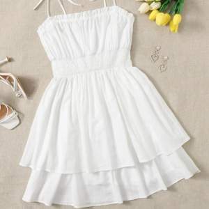 SÖKER! Söker denna vita klänning från SHEIN i strl XS/S 💞 Kan tänka mig att betala Max 190kr 