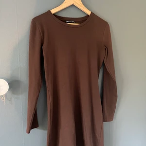 Klänning ifrån zara - En superfin tröja ifrån Zara, helt slutsåld över hela Sverige💓 priser kan diskuteras, hör av er vid frågor eller fler bilder🥰