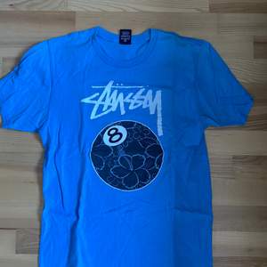 Stussy t-shirt, storlek: M, säljer för 300kr, fritt att ställa fråga!