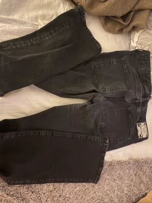 Crocker jeans - Säljer ett par crocker jeans då jag inte fått användning av dom. Modellen är bootcut. De är 28/32 i storleken 💞 lågmidjade
