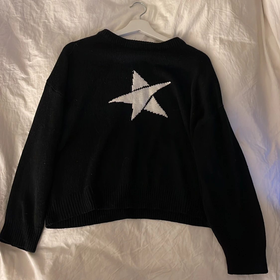 Stickad tröja med stjärna