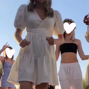 Klänning - Jättefin somrig klänning, bara använd en gång ❤️‍🔥