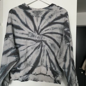 Tröja - Från H&M. Kan mötas upp i Göteborg, annars står köparen för frakten