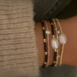 Pärl armband  - Egengjorda pärlarmband🫶🏻 35kr st gratis frakt vid köp av två st