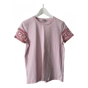 Kenzo T-shirt  - Jättefin kenzo T-shirt, använd typ 3 gngr så jättebra skick! Köpt för ca 1200kr på tara i kungsmässan! Priset kan diskuteras