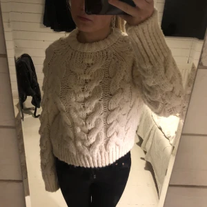 Stickad tröja  - Denna stickade tröja från zara❤️bra skick❤️