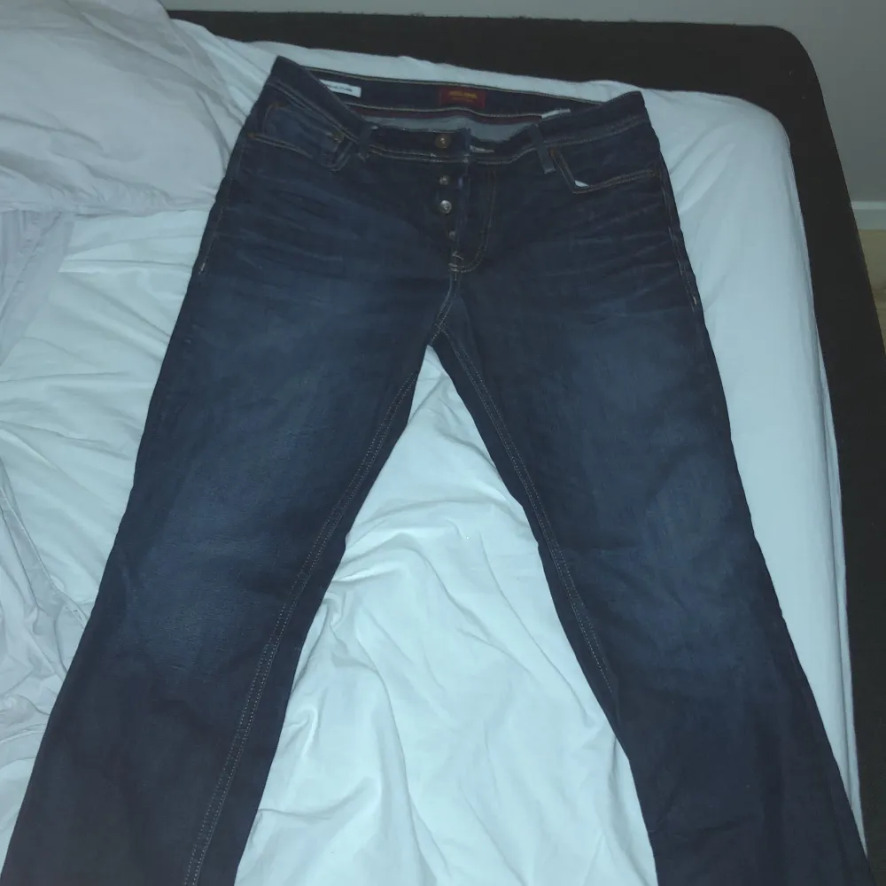 Feta jeans i bra skick som jag har växt ut, priset kan diskuteras vid snabb affär. Jeans & Byxor.