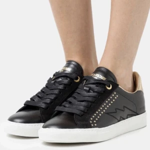 Zadig Voltaire skor - Super snygga Zadig sneakers. Köpta för 1år sen men fortfarande i bra skick. Pris kan diskuteras vid snabb affär🥰