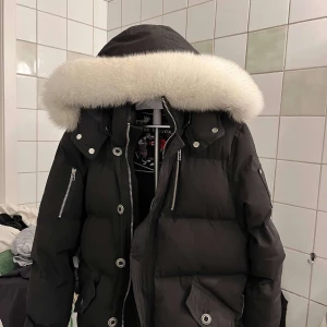 Moose knuckles  - Moose knuckles i nyskick, väldigt lite använd i s/m  Tar även byten