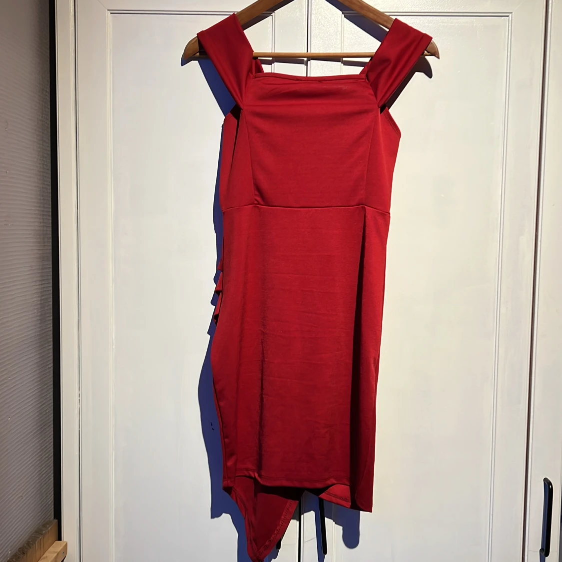 Röd klänning med slit - 90