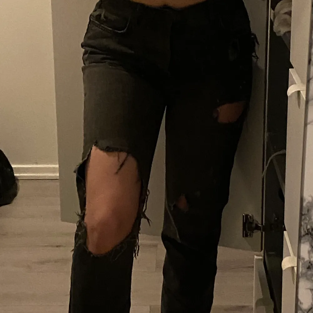 Jeans från forever 21, jag är ca. 165cm. Skriv pm för frågor. . Jeans & Byxor.