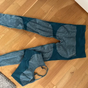 Tränings kläder från bubbelroom - Träningskläder som endast är testade, säljes pga att de inte passar mig längre och har för mycket träningskläder  Köparen står för frakten!