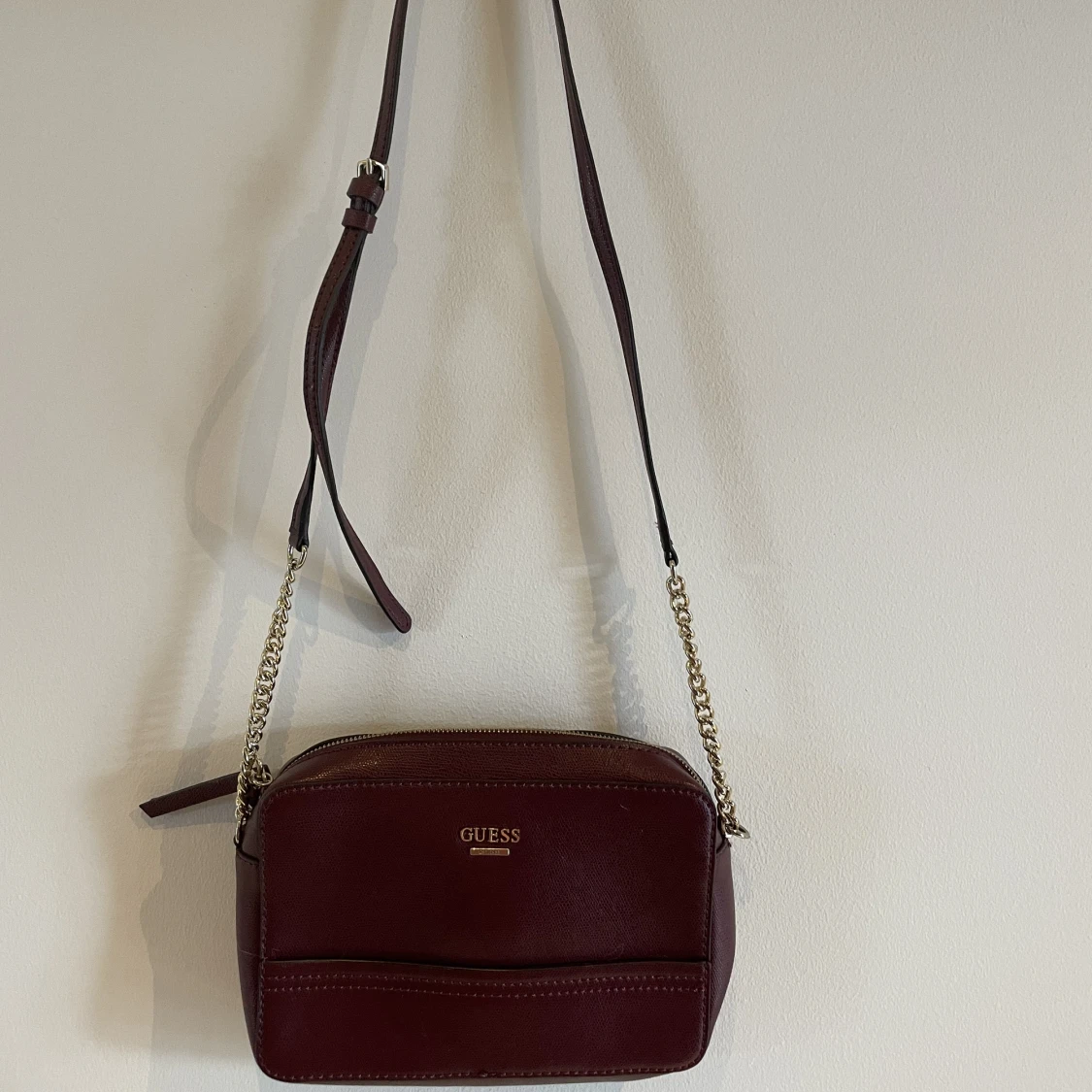 Handväska Guess - 90