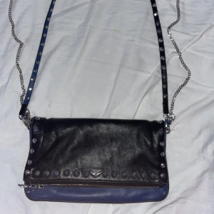 Zadig väska  - Jätte fin Zadig väska som inte används längre, den säljs inte heller längre! Köpt på Nk för 3400 men säljer för 600kr❤️