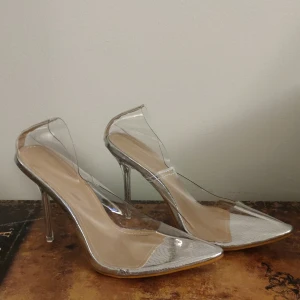 Genomskinliga high heels  - Genomskinliga high heels I plast! Helt oanvända. Brand new.   