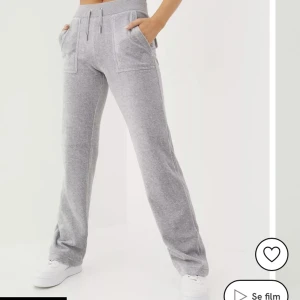 Juicy byxor grå strl M - Säljer mina juicy byxor som jag köpt för ungefär 6 månadersen från Nelly har bara använts hemma