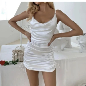 Klänning  - Jättefin klänningen använd bara 2 gånger bra skick