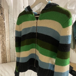 Tjocktröja - Sip-upp tröja i S men passar även M😊