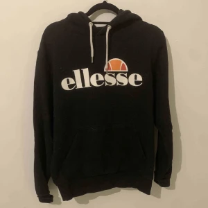 Ellesse hoodie - Använd fåtal gånger, fint skick
