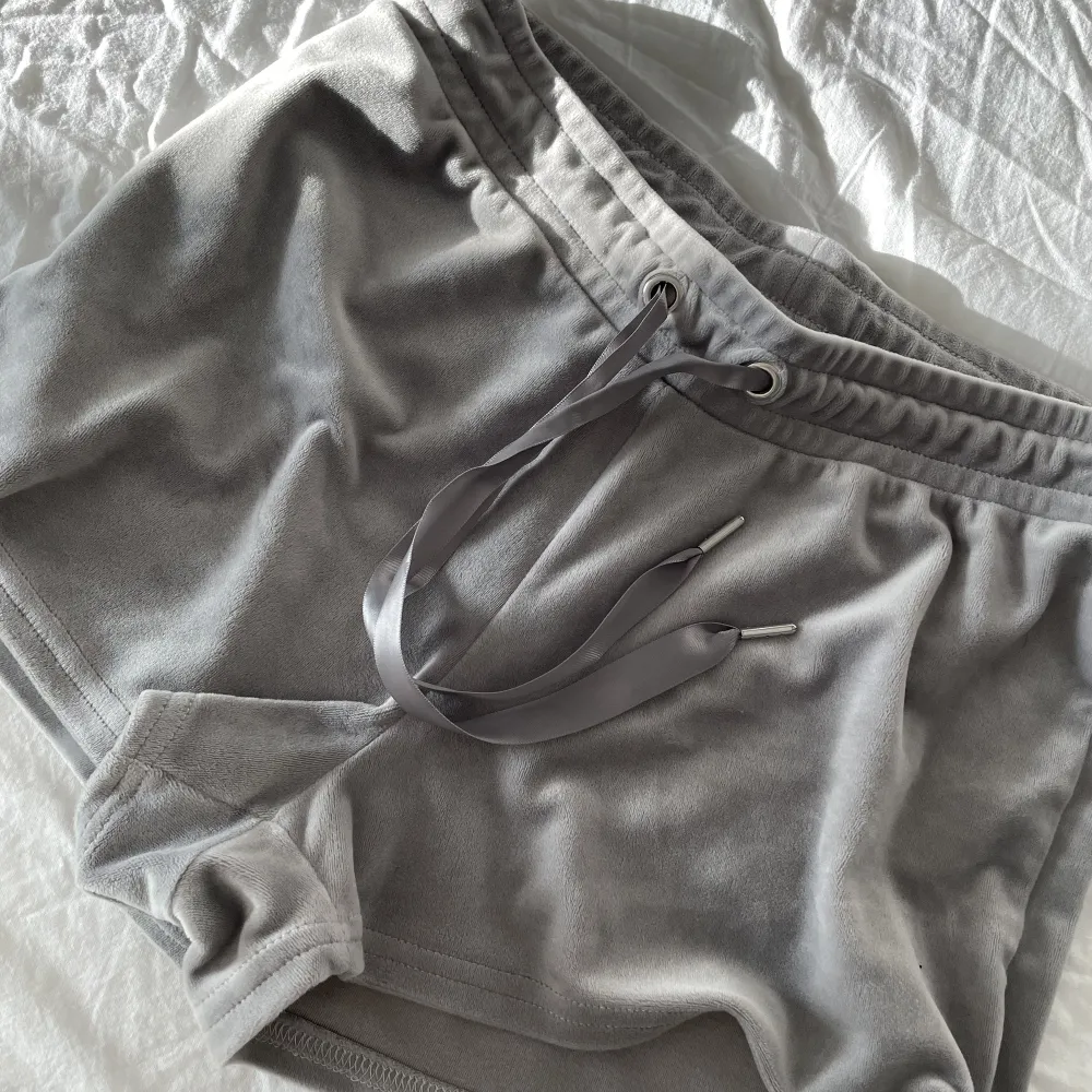 Mysiga shorts Fint skick Mjukt material Lilaaktig färg. Shorts.