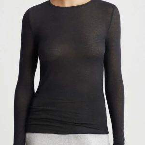 Tröja  - Tröja från zalando. Superskön! Väldigt lik intimissmi tröjan. Slutsåld! Svart/mörkblå. Endast provad. Frakt 60 Pårbar