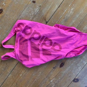 Baddräkt  - Adidas baddräkt använd 3-4 gånger