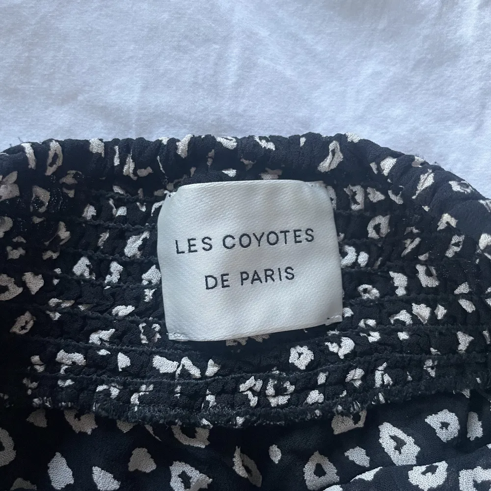 Säljer denna fina kjol från les coyotes de Paris!❤️ Använd fåtal gånger. Kjolar.