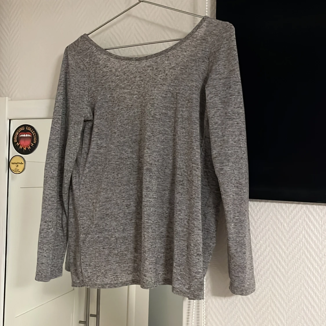 långärmad tröja med öppen rygg  - 90