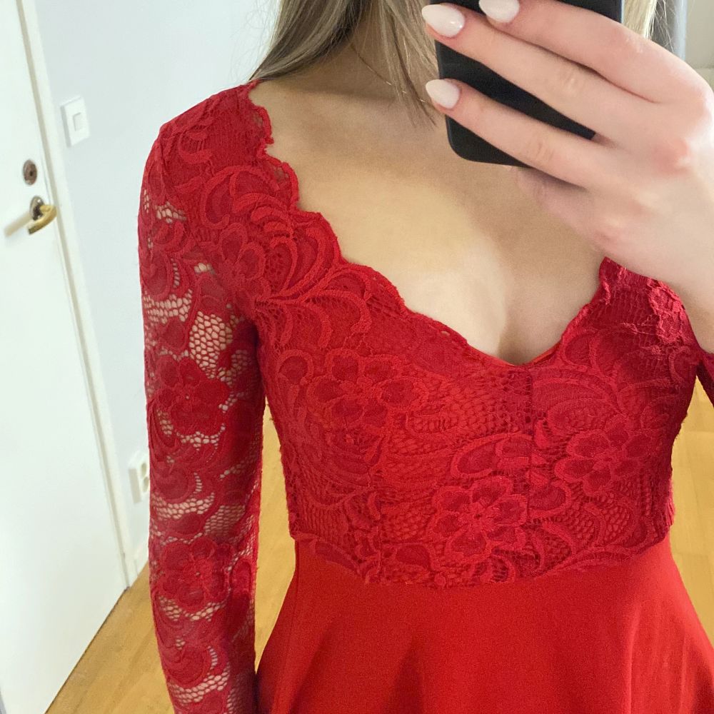 Röd klänning, använd en gång ❤️. Klänningar.