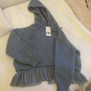 Stickad tröja - Säljer denna oanvända stickade tröjan som inte passar min stil ( nypris 400kr säljer för 250kr)