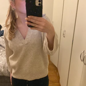 Tröja - Tröja från hm som är i nyskick men som tyvärr inte kommer till användning