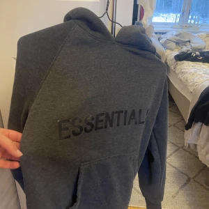 Essentials hoodie - Andvänd 1 gång 