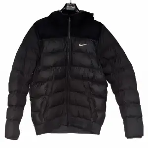 Grå/svart nike puffer jacket size M
