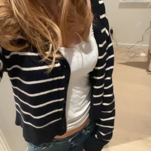 Kofta  - Säljer denna super fina kofta då den inte kommer till användning.  ❤️❤️