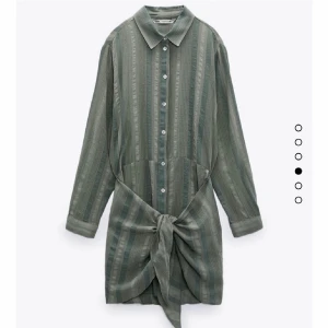 Zara klänning - Säljer denna snygga gröna zaraklänning som inte går att köpa längre! 