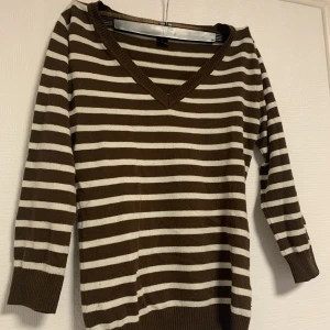 Randig tröja - Randig, halv långärmad i storlek S! Mer frågor på dm! 