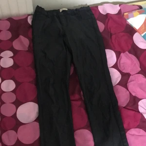 Skinn jeans  - Använda 6 gånger. För små för mig. Otroligt bra och köna. Original pris: 290 