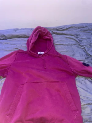 Stone island hoodie - Säljer för passar inte längre. Kan gå ner i pris vid snabb affär. Finns inget kvitto Nypris 2900