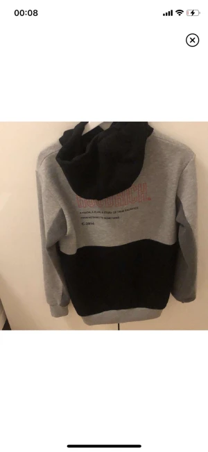 Hoodrich tröja - Hoodrich hoodie passar både tjej och kille i storlek S