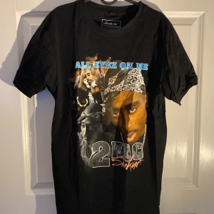 2Pac T-shirt  - Storlek M bra skick 