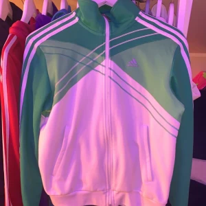 Adidas sip up - En jättefin långärmad adidas sip up som ja tyvärr inte använder längre💕