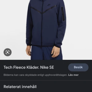 nike tech blå - Säljer min nike tech i marinblå för jag använder knappt den för jag bytte stil den är inte smutsig eller nånting jätte fin OCH JÄTTE skönt storlek S men passar M också, pris går att diskuteras ❤️❤️