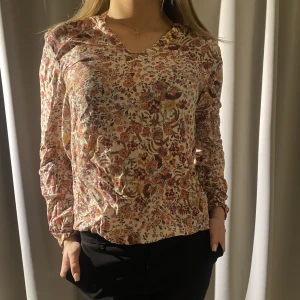Zara blus - Jöttesnygg blommig blis från zara❤️‍🔥