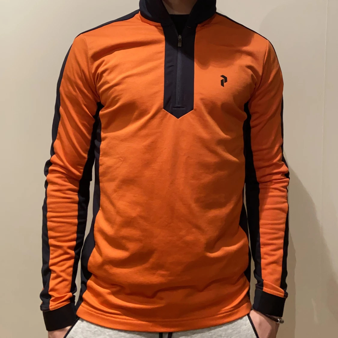 Peak performance golf sweetshirt