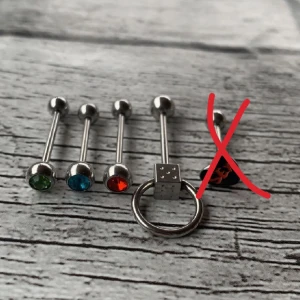 Piercingar  - 1,6mm tjocka, 16mm långa. Aldrig använda